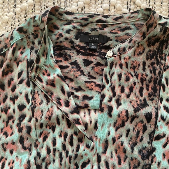 J crew. Medium blouse. 100% polyester - Picture 3 of 4